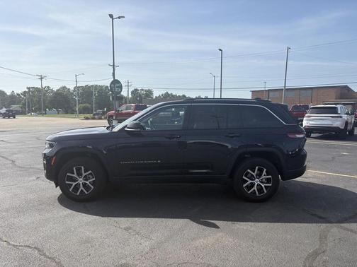 Midnight Sky 2024 Jeep Grand Cherokee Limited