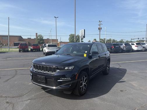Midnight Sky 2024 Jeep Grand Cherokee Limited