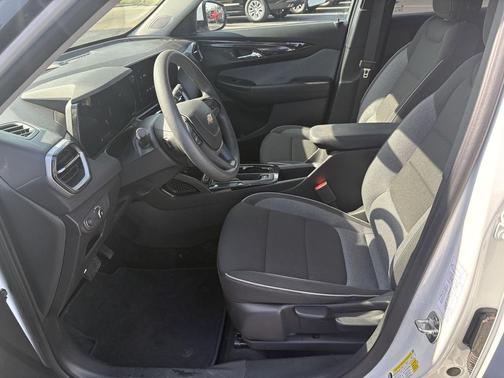 Summit White 2025 Chevrolet Trailblazer LT