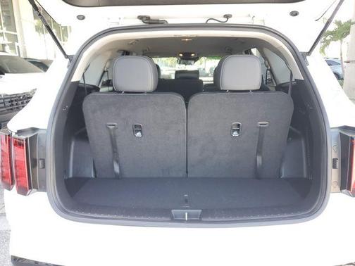 White Pearl 2023 Kia Sorento S