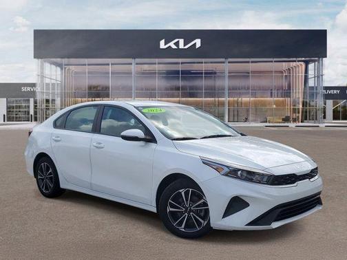 Snow White Pearl 2024 Kia Forte LXS
