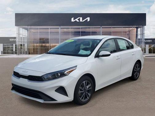 Snow White Pearl 2024 Kia Forte LXS