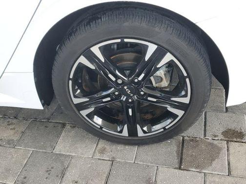 White Pearl 2023 Kia K5 GT-Line