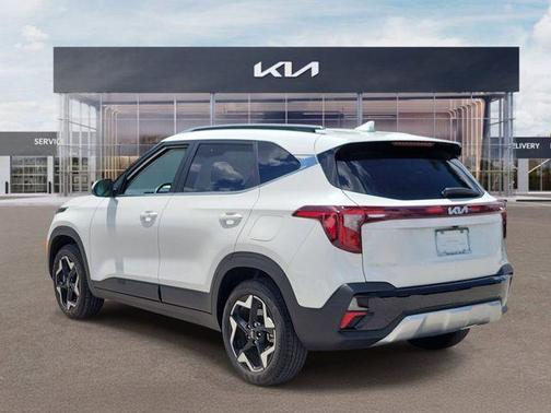 Snow White Pearl 2025 Kia Seltos EX