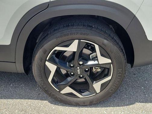 Snow White Pearl 2025 Kia Seltos EX