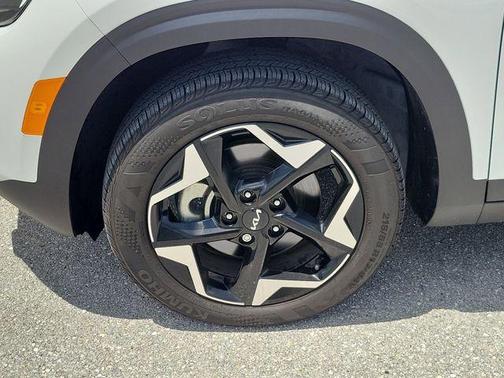 Snow White Pearl 2025 Kia Seltos EX