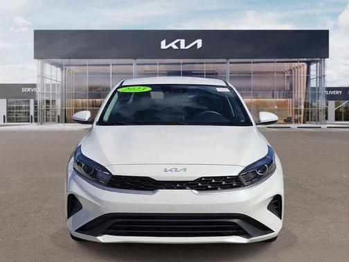 Snow White Pearl 2023 Kia Forte LXS