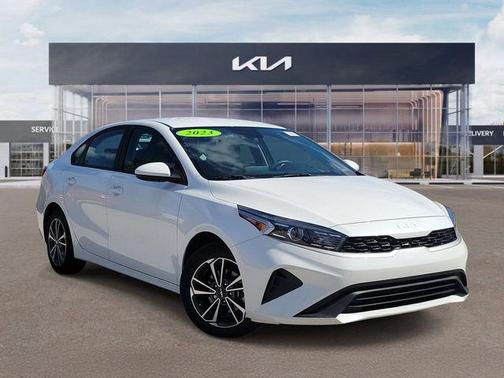 Snow White Pearl 2023 Kia Forte LXS