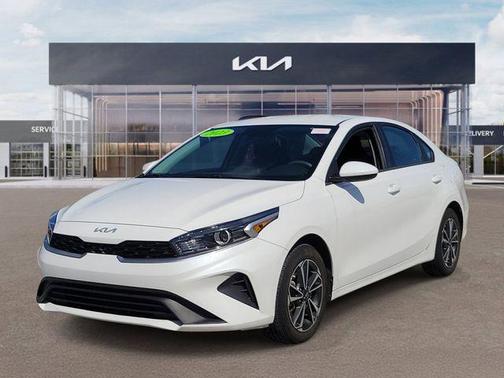 Snow White Pearl 2023 Kia Forte LXS