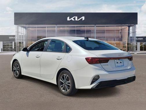 Snow White Pearl 2023 Kia Forte LXS
