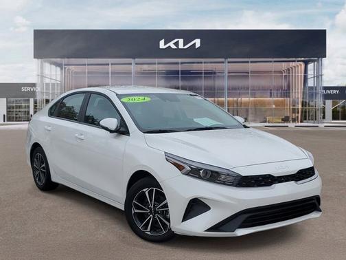 Snow White Pearl 2024 Kia Forte LXS