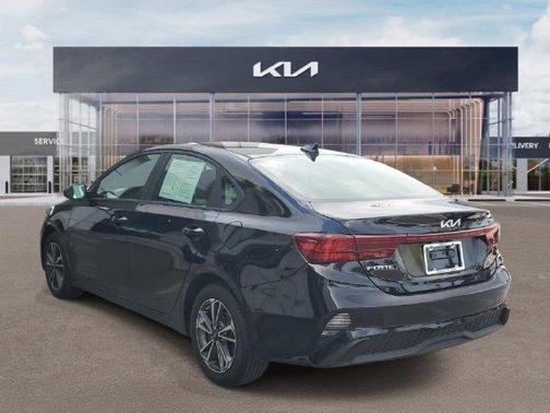 Aurora Black 2024 Kia Forte LXS