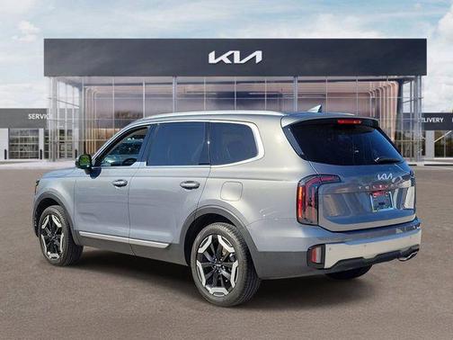 Silver 2024 Kia Telluride EX