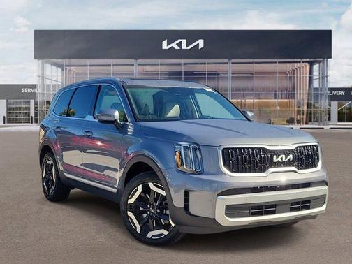 Silver 2024 Kia Telluride EX