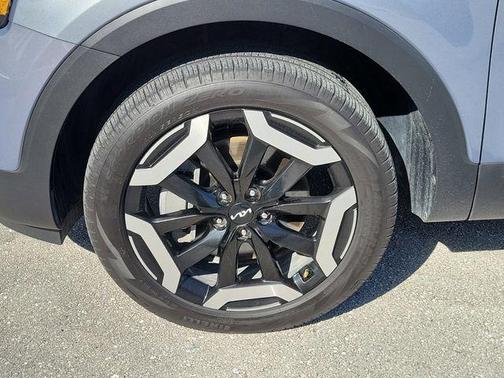 Silver 2024 Kia Telluride EX