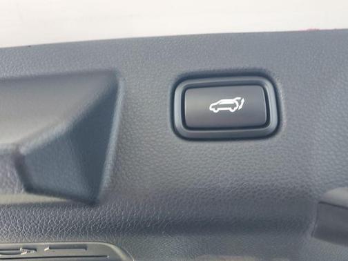 Snow White Pearl 2024 Kia Seltos SX