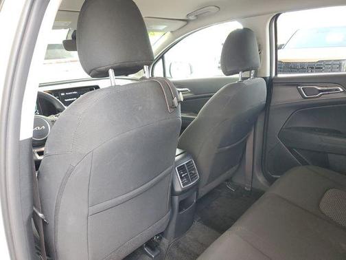 Snow White Pearl 2023 Kia Sportage Hybrid LX