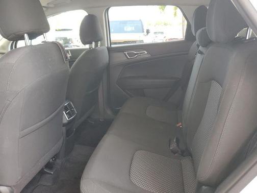 Snow White Pearl 2023 Kia Sportage Hybrid LX