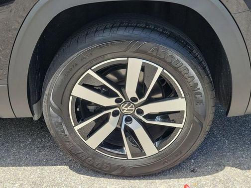 Deep Black Pearl Effect 2022 Volkswagen Atlas 2.0T SE