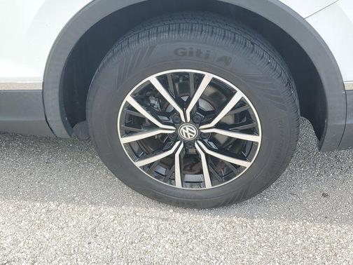 Pure White 2021 Volkswagen Tiguan 2.0T SE