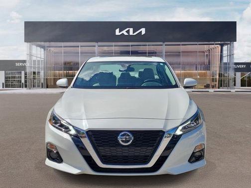 White 2021 Nissan Altima 2.5 SL