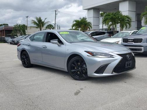 Iridium 2024 Lexus ES 300h F SPORT Handling