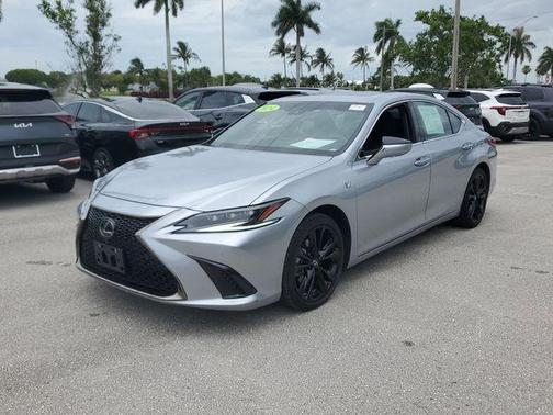 Iridium 2024 Lexus ES 300h F SPORT Handling