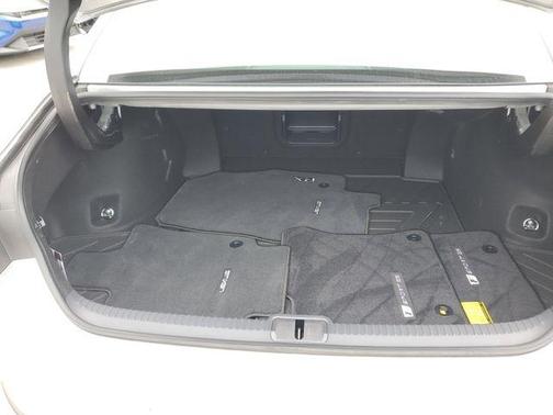 Iridium 2024 Lexus ES 300h F SPORT Handling