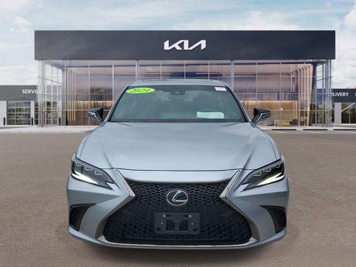 Iridium 2024 Lexus ES 300h F SPORT Handling