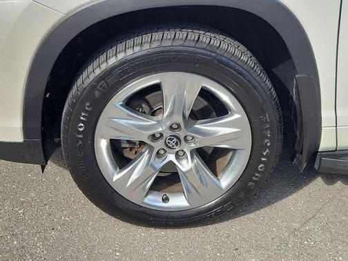 Blizzard Pearl 2017 Toyota Highlander Limited