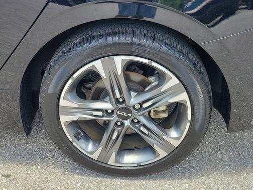 Ebony Black 2024 Kia K5 EX