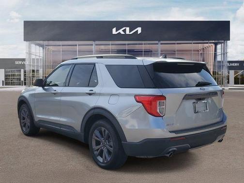 Silver Metallic 2022 Ford Explorer XLT