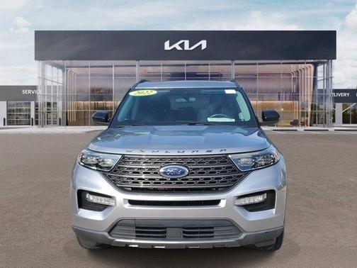 Silver Metallic 2022 Ford Explorer XLT