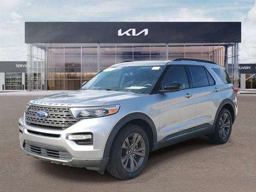 Silver Metallic 2022 Ford Explorer XLT