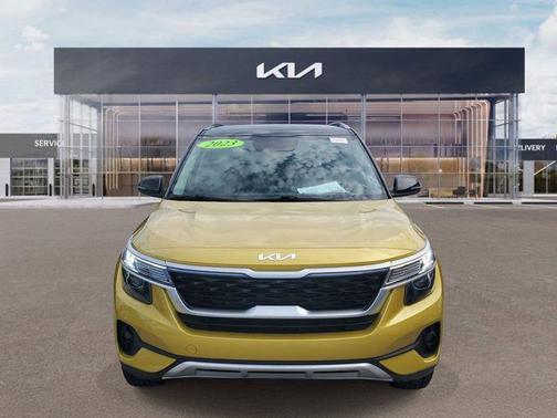 Yellow 2023 Kia Seltos S