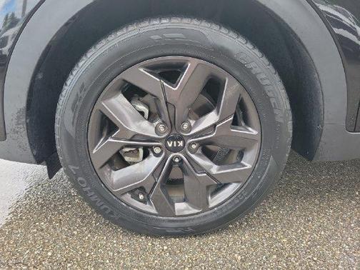 Black Cherry 2022 Kia Sportage LX