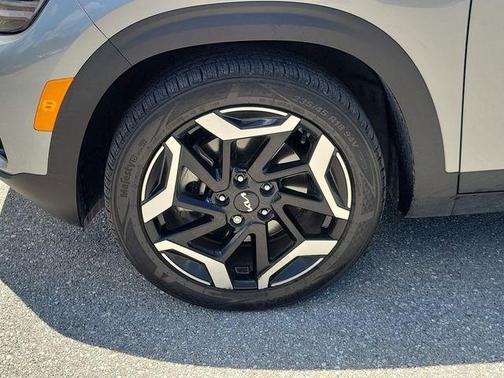 Steel Gray 2024 Kia Seltos SX