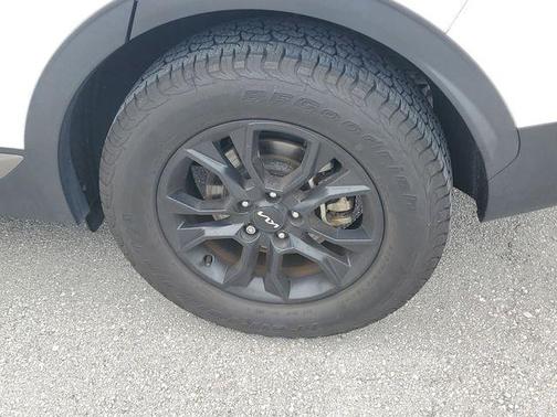 Glacier White Pearl 2024 Kia Sportage X-Pro Prestige