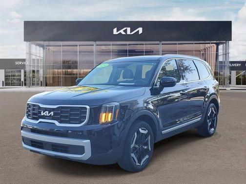 Ebony Black 2024 Kia Telluride S