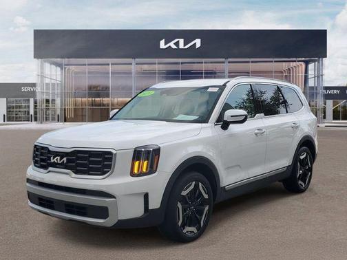 White Pearl 2024 Kia Telluride S