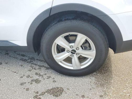 White Pearl 2023 Kia Sorento LX