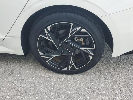 Snow White Pearl 2025 Kia K5 GT-Line