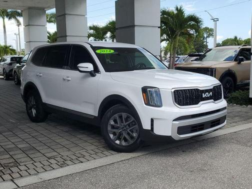White Pearl 2024 Kia Telluride LX