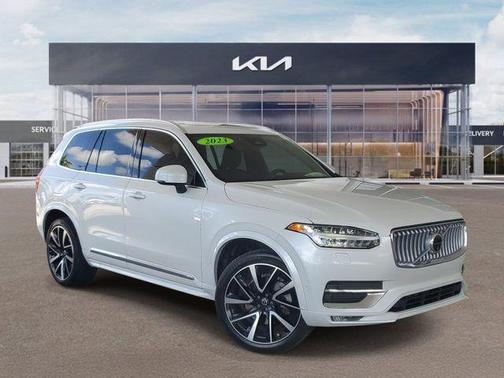 Crystal White 2023 Volvo XC90 B6 Plus 7-Seater