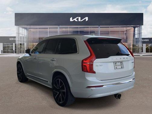 Crystal White 2023 Volvo XC90 B6 Plus 7-Seater