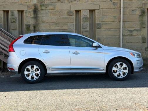 Bright Silver Metallic 2016 Volvo XC60 T5 Premier