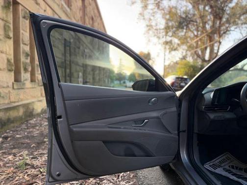 Gray 2021 Hyundai ELANTRA SE