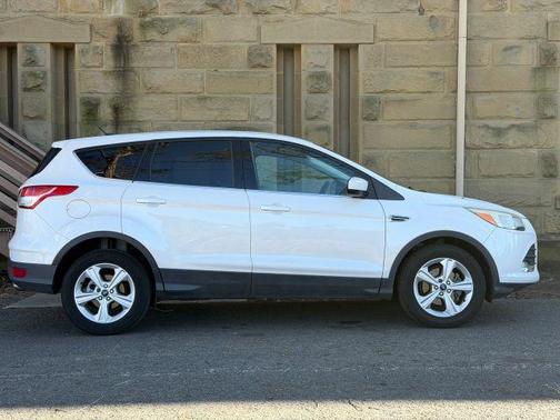 White 2014 Ford Escape SE