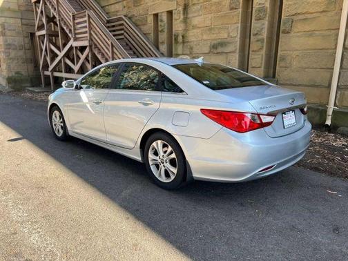 2011 Hyundai SONATA Limited