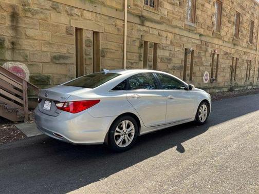 2011 Hyundai SONATA Limited